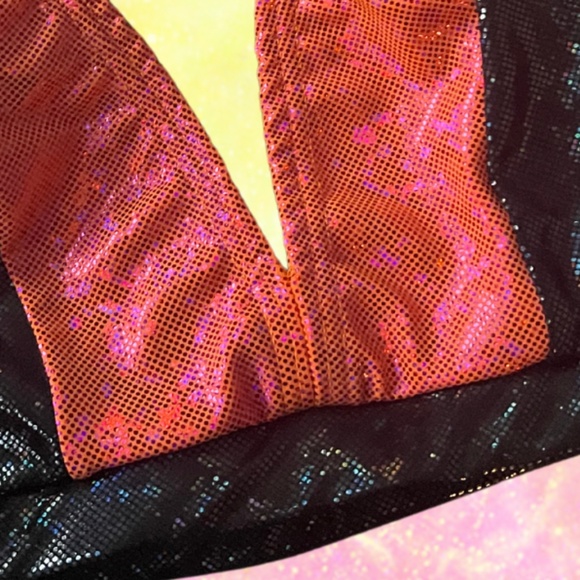 halter top - Picture 2 of 2